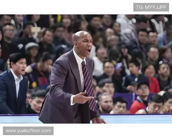 马布里公开辱骂姚明引发热议篮球界的风波与争论 马布里公开辱骂姚明引发热议篮球界的风波与争论