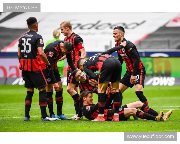 毕巴再现梦幻开局卡拉巴赫前锋创欧战首分钟三场破门历史壮举